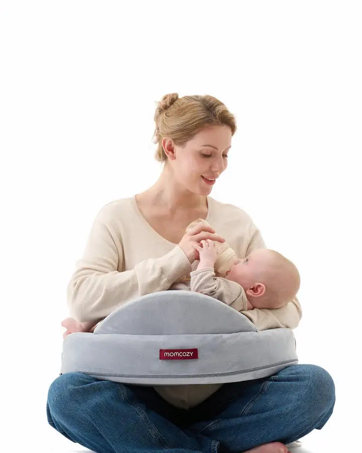 Momcozy – Jastëk Ergonomik për Gjidhënie MaxSupport CozyPro me Shkumë Memory (Gri/Bardhë)