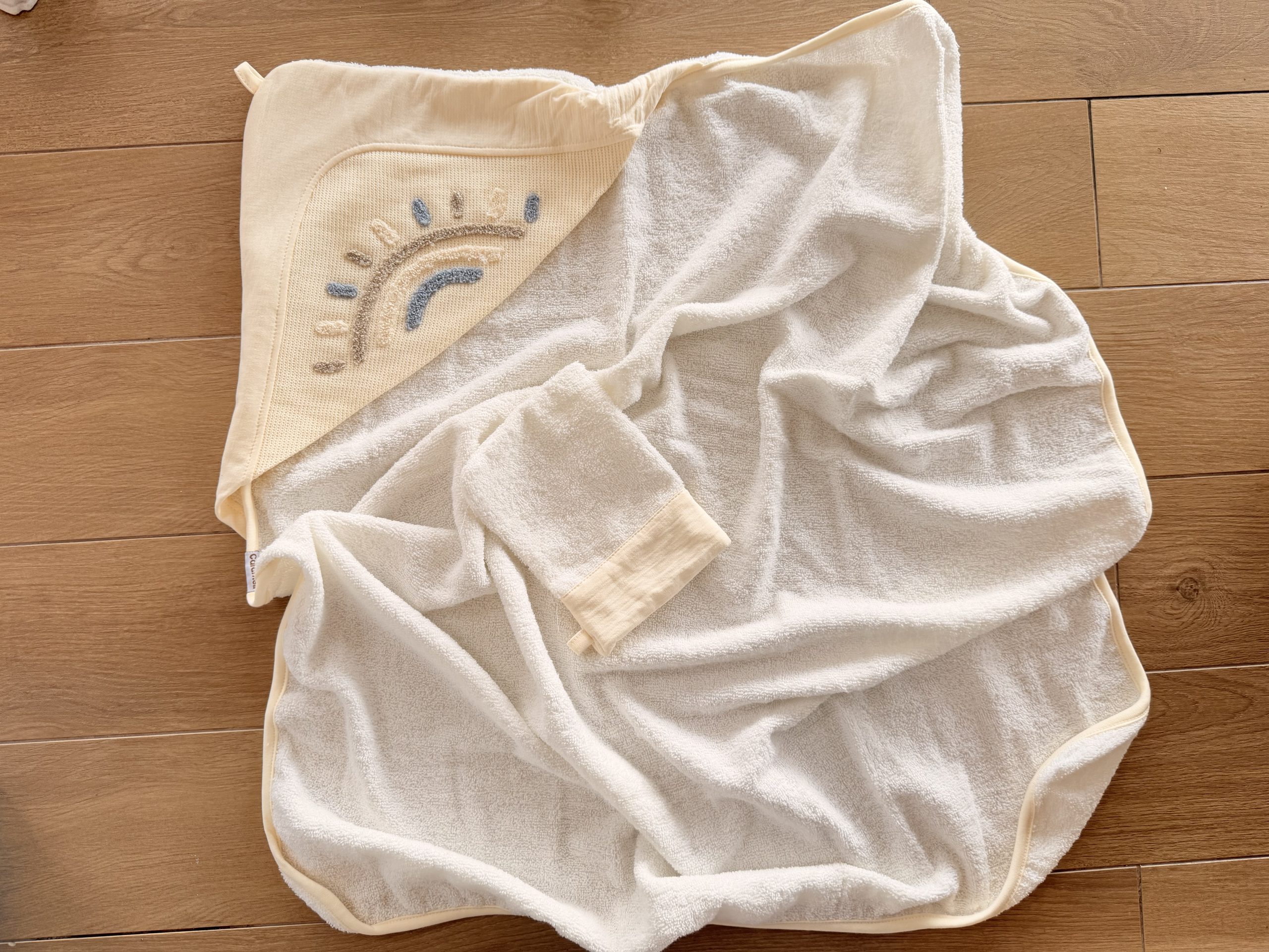 Peshqir me kapuç dhe doreze larje